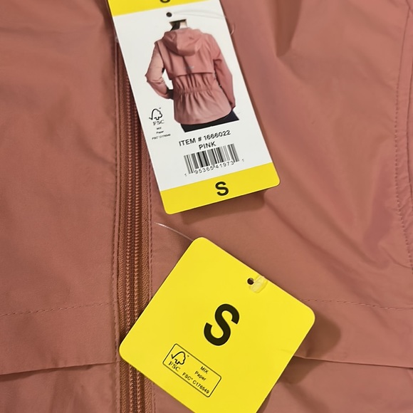 Gerry packable jacket with bag. NWT size Small - Picture 4 of 6